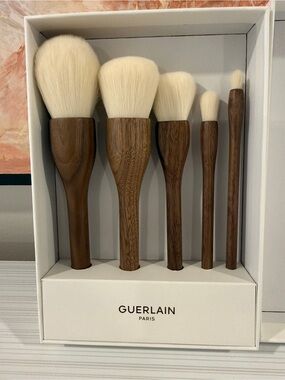 BNIB Guerlain Paris Natural Wood Handle Brush Set - Cream Bristles